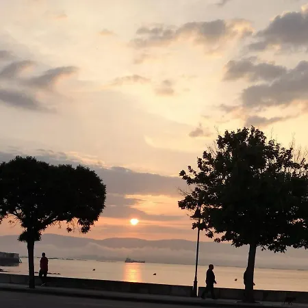 La Casucha Junto Al Mar ,ruta Espiritual Vilagarcía de Arousa